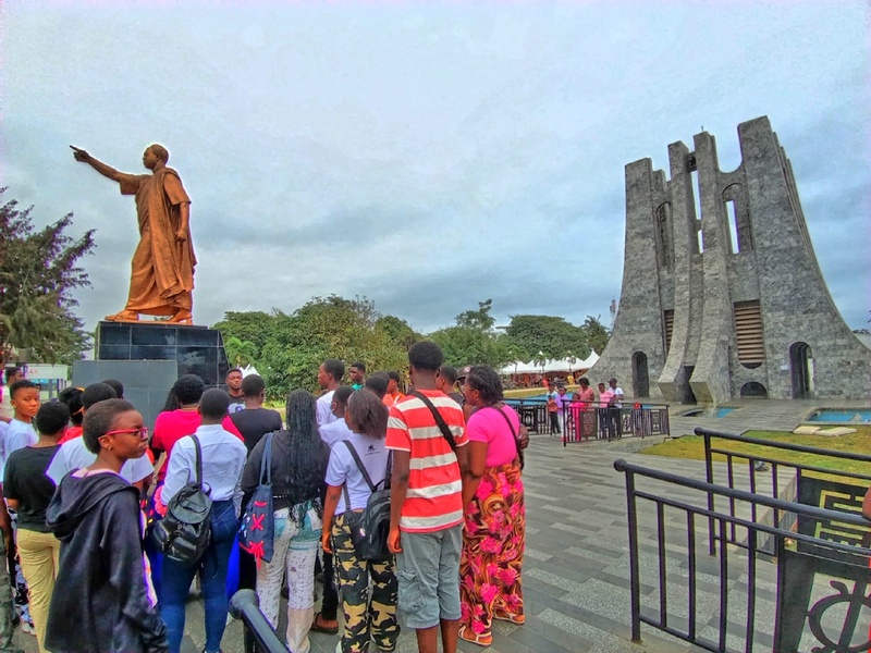 Statue of Kwame Nkrumah and mausoleum